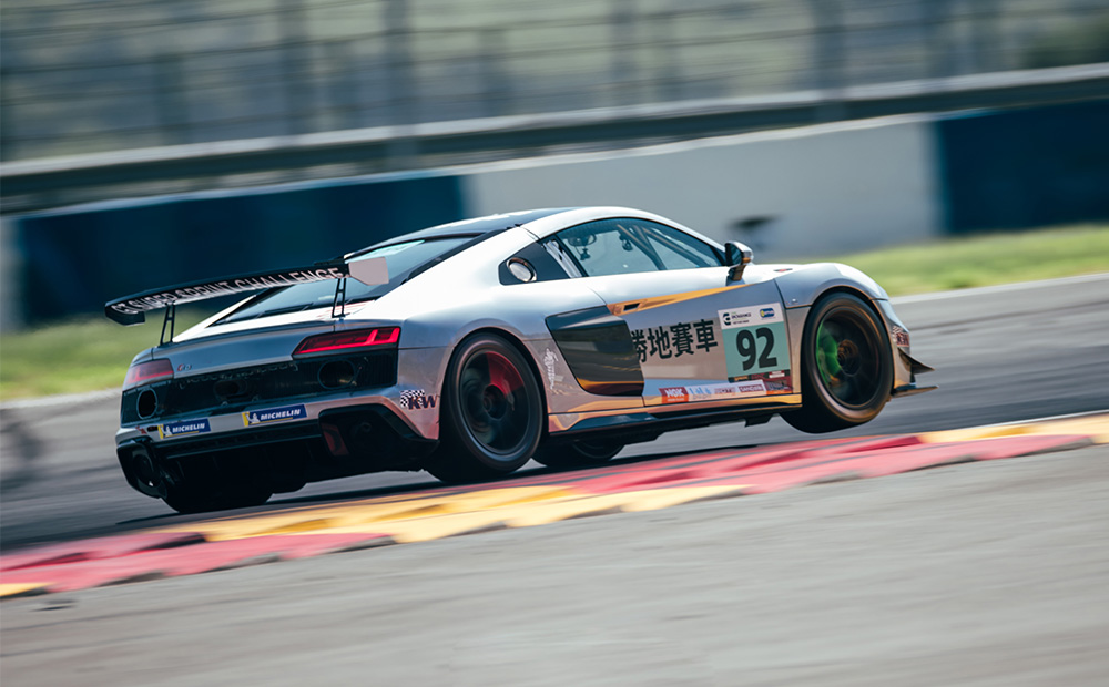 2022年底 VXONN 助力国内法拉利车队征战 CEC中国汽车耐力锦标赛，提供超强引擎保护