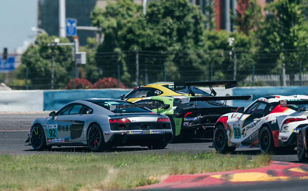 2022年底 VXONN 助力国内法拉利车队征战 CEC中国汽车耐力锦标赛，提供超强引擎保护