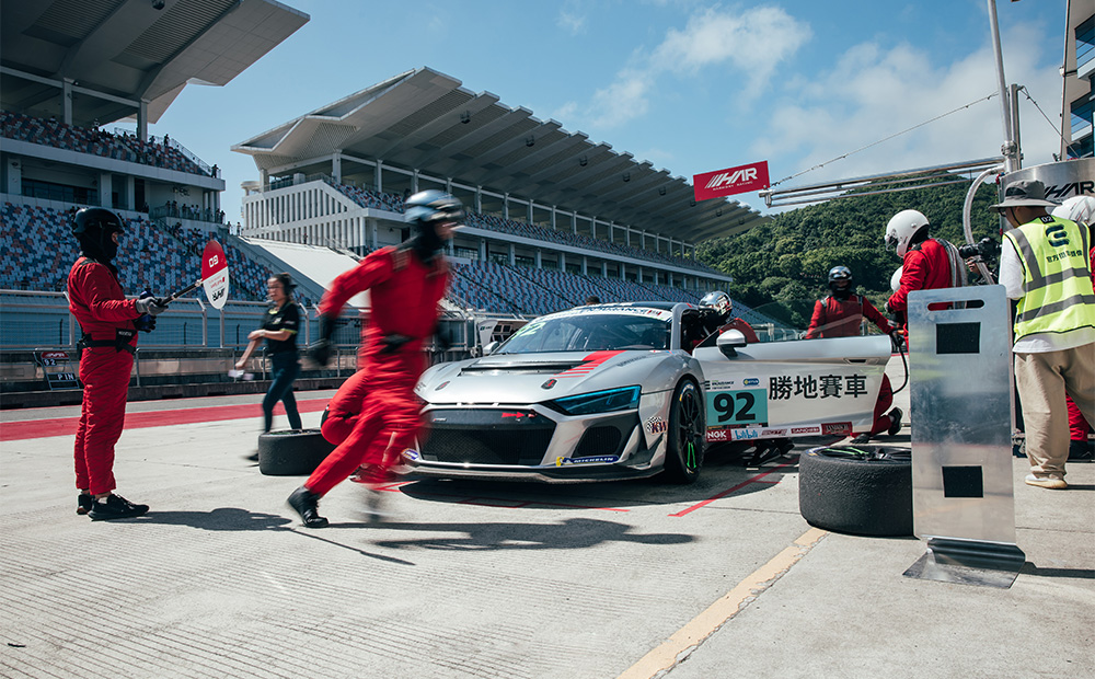 2022年底 VXONN 助力国内法拉利车队征战 CEC中国汽车耐力锦标赛，提供超强引擎保护