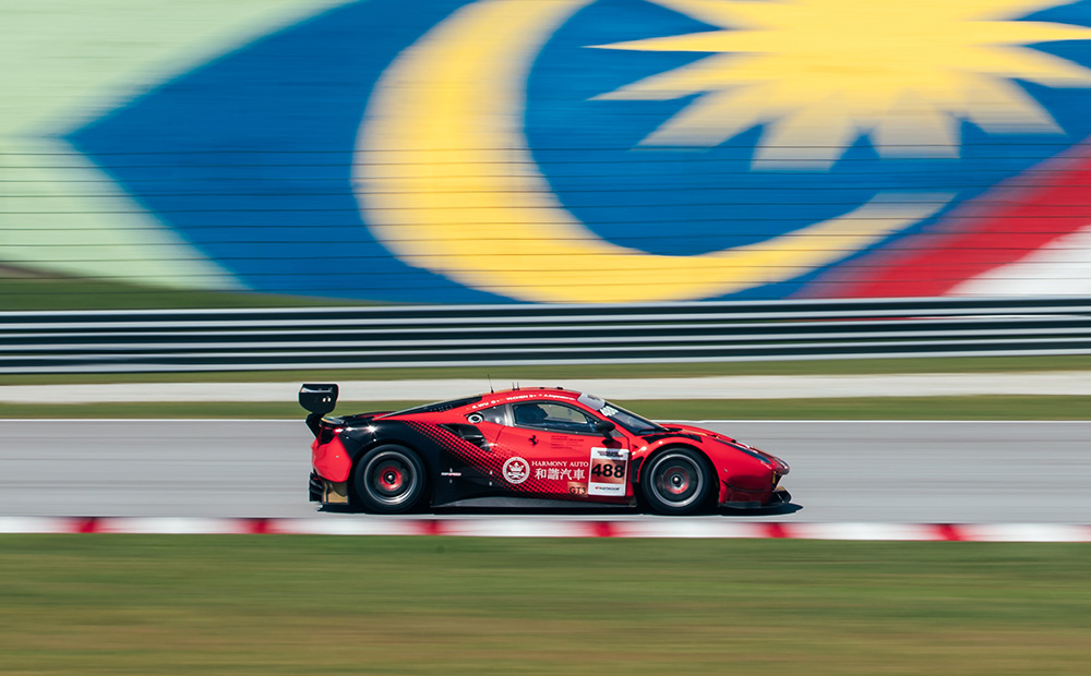 2023年 VXONN 助力法拉利车队征战 雪邦12小时耐力赛，提供超强引擎保护